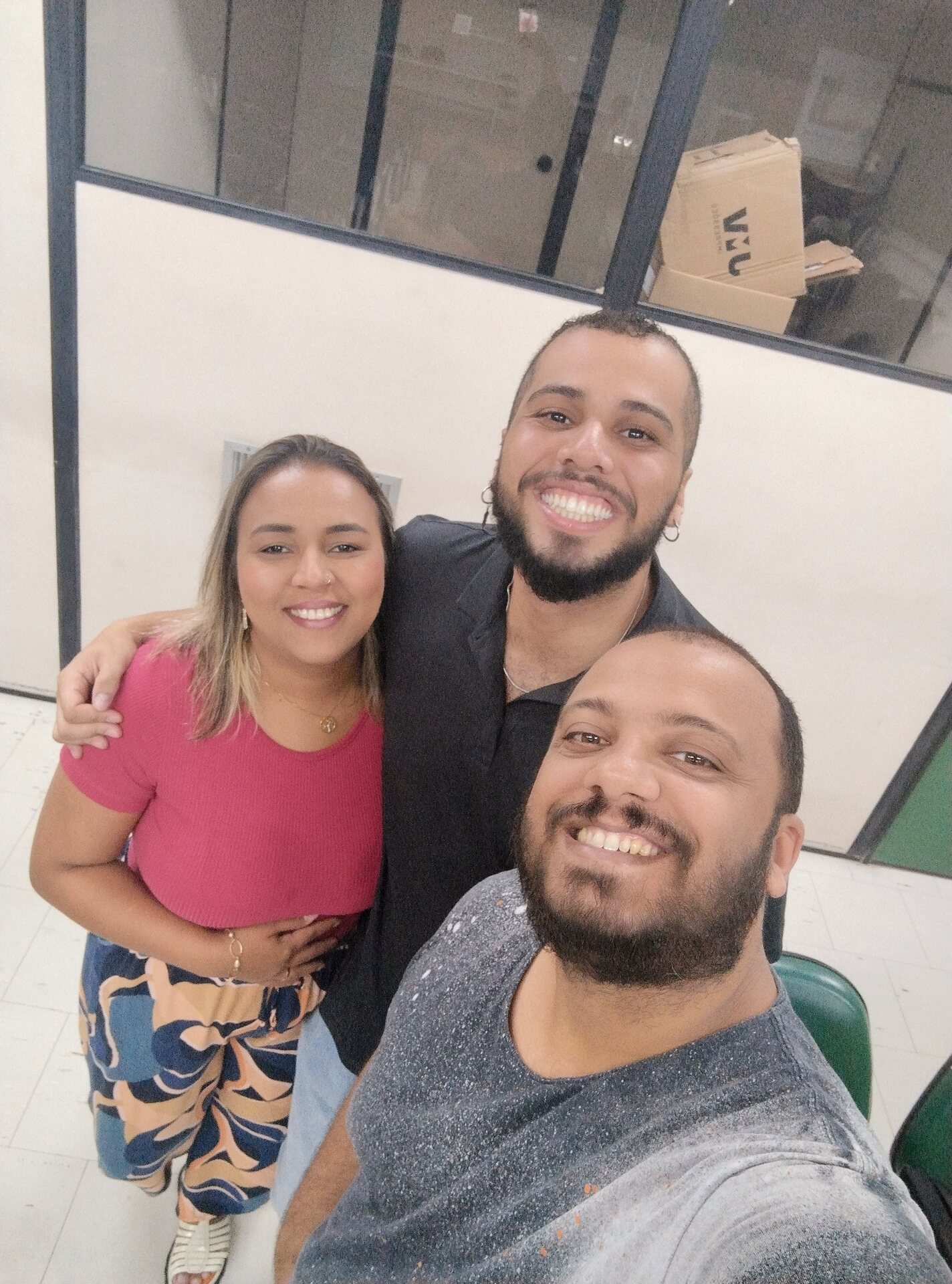 Karen Merlim com colegas durante evento profissional