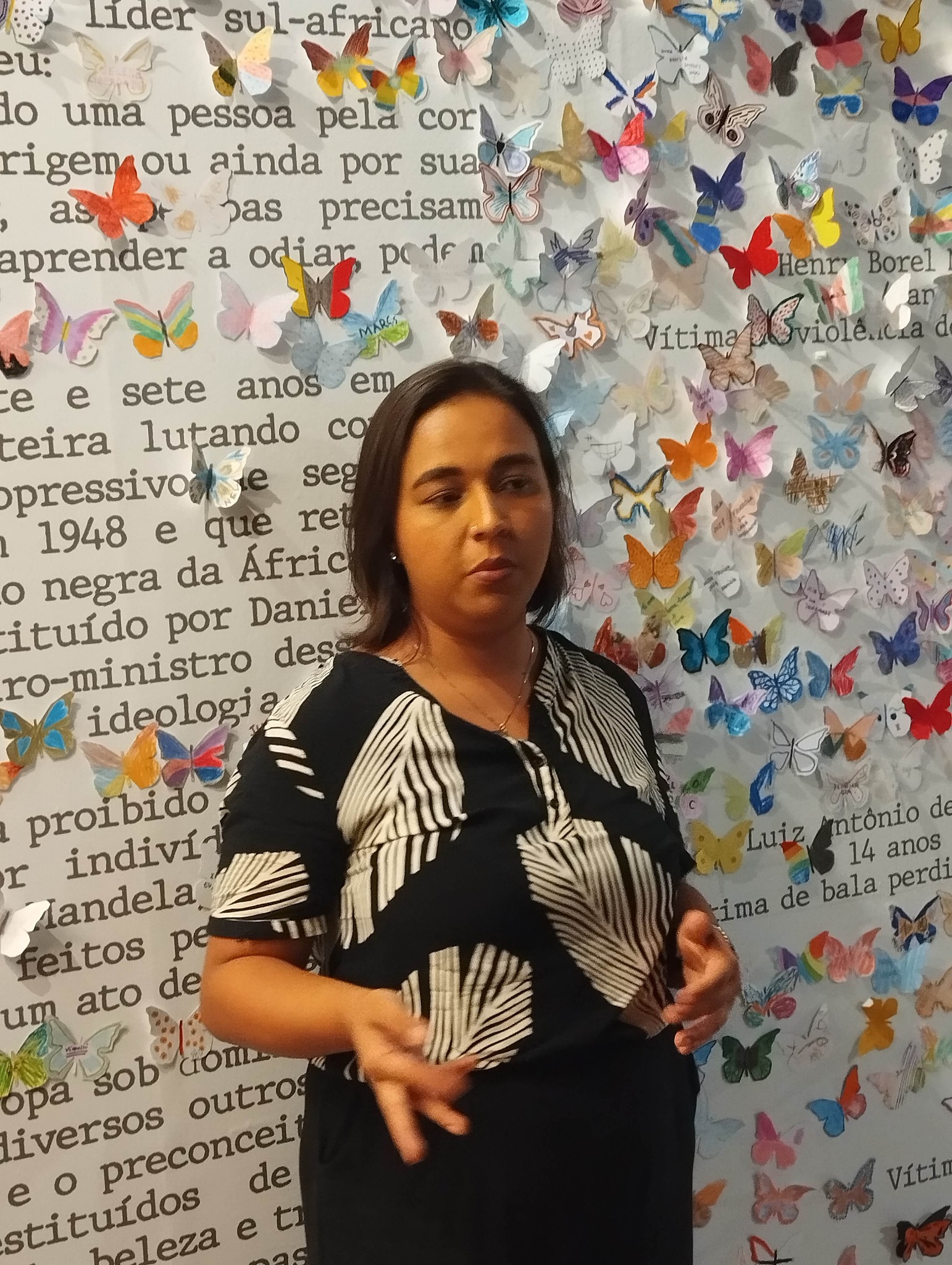 Karen Merlim durante apresentação ao público